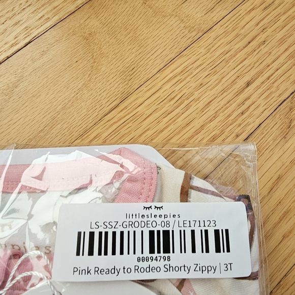 Little sleepies pink ready to rodeo shorty - Picture 2 of 2